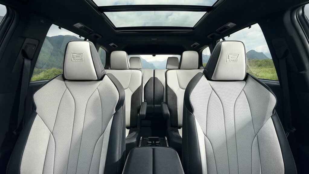 "한국 오면 대형 SUV 1위!?" 렉서스 TX500h, 3열 크기에 모두 화들짝 6 렉서스 TX500h