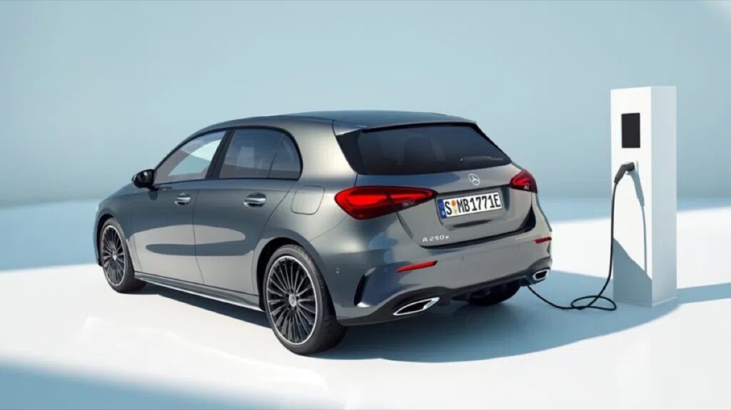 "벤츠가 이 가격이라고?.." '벤츠 A클래스', 4천만원대 파격적인 가격 3 벤츠 A클래스