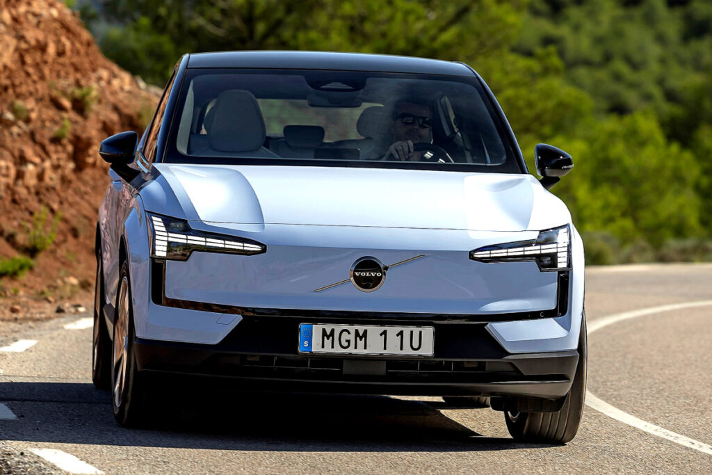 "이 디자인에 이 가격이라고!?" 볼보 EX30 예약 시작하자 난리난 상황 1 볼보 ex30