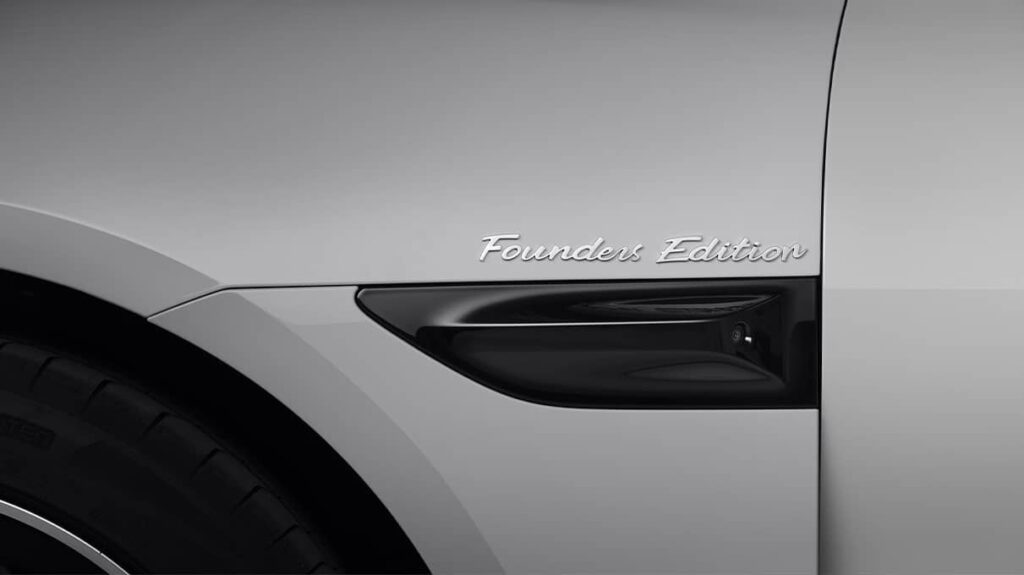 “아이오닉 큰일났네..” 샤오미 SU7, 첫 전기차 공개에 국내 전기차 업계 ‘초긴장’ 4 샤오미 SU7