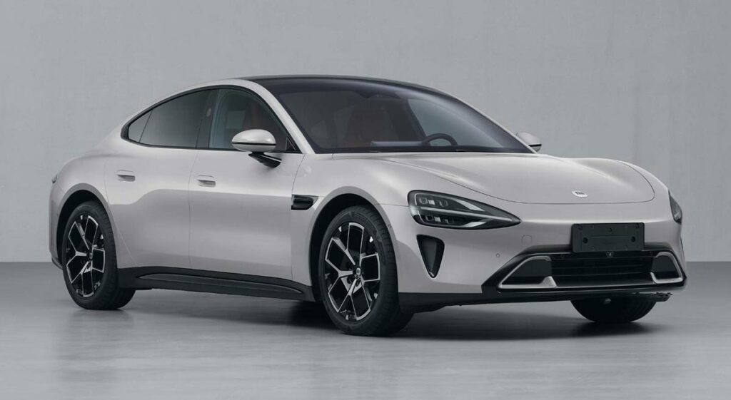 “아이오닉 큰일났네..” 샤오미 SU7, 첫 전기차 공개에 국내 전기차 업계 ‘초긴장’ 3 샤오미 SU7