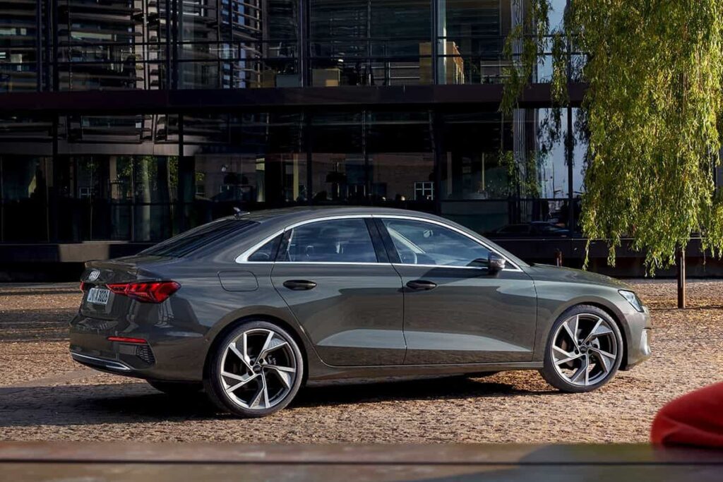 "3천만원대 구매 가능" 아우디 12월, 2천만원 넘는 눈물의 할인.. 실제 상황인가요? 2 아우디-A3