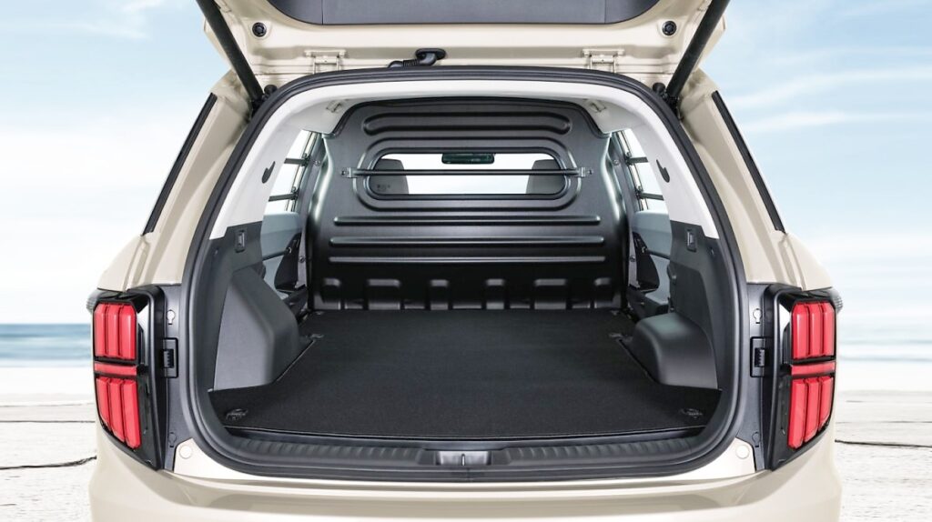 토레스 EVX 밴 실내