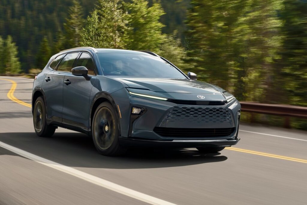 "출시하면 모두 긴장.." 제네시스 gv70 위협하는 토요타 크라운 시그니아 2 토요타 크라운 시그니아