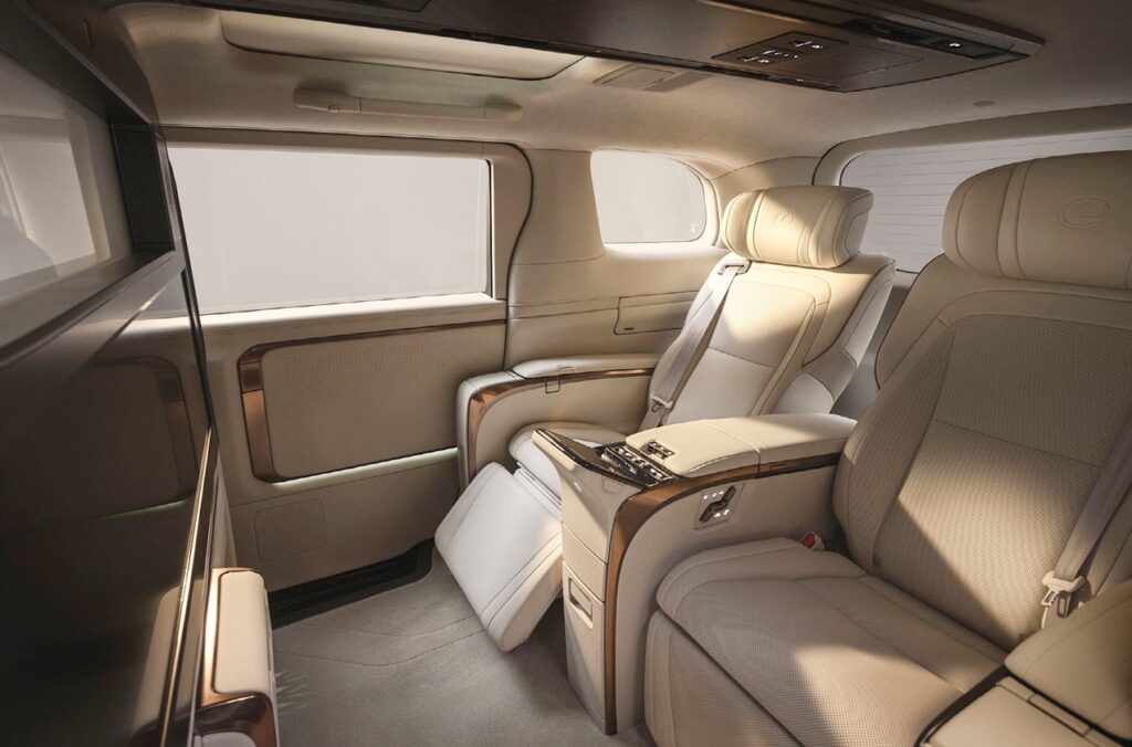 “진작 나왔다면…” 역대급 미니밴 등장, 기아 '초긴장' 4 렉서스 LM 500h 가격