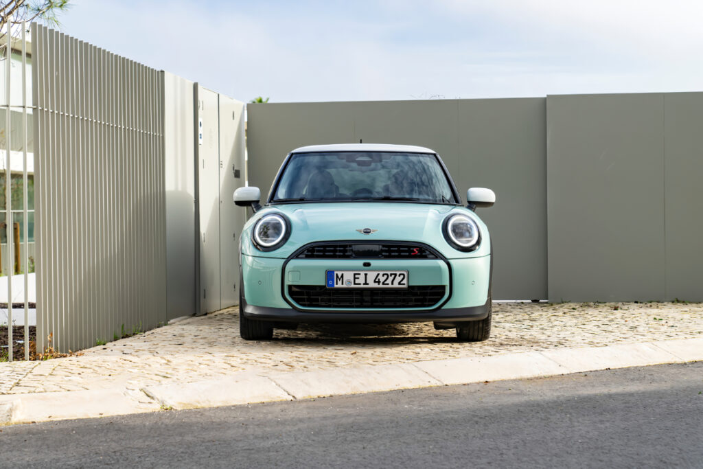 "두 눈을 비볐어요" 미니쿠퍼 신형, 가격표 공개에 '맙소사' 2 미니 (2)