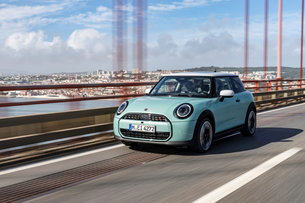 "두 눈을 비볐어요" 미니쿠퍼 신형, 가격표 공개에 '맙소사' 4 미니 (4)