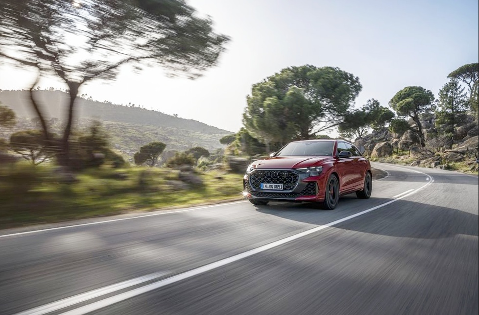 아우디 RS Q8 퍼포먼스 성능