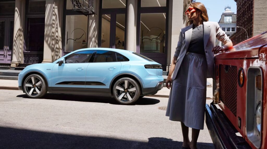 "전기차 절대 안산다"던 차주들, 이 SUV 앞에서 침을 삼켰다 3 포르쉐 마칸 일렉트릭 사전 계약