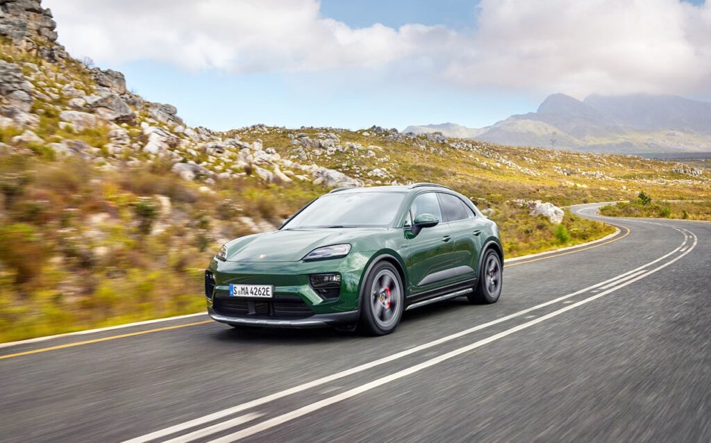 "전기차 절대 안산다"던 차주들, 이 SUV 앞에서 침을 삼켰다 5 포르쉐 마칸 일렉트릭 출시