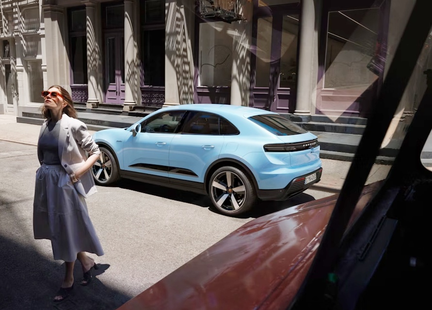 "전기차 절대 안산다"던 차주들, 이 SUV 앞에서 침을 삼켰다 6 포르쉐 마칸 일렉트릭 출시