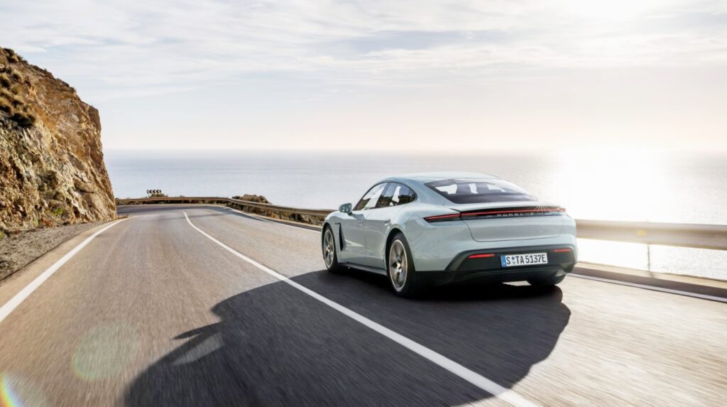 포르쉐 타이칸 주행거리