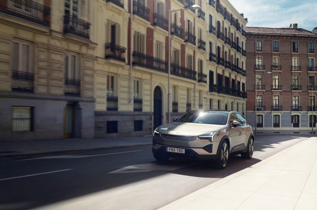 압도적 디자인으로 서열정리 나선 프리미엄 전기차 "그런데 가격이?.." 3 폴스타 3 롱레인지 싱글모터 출시