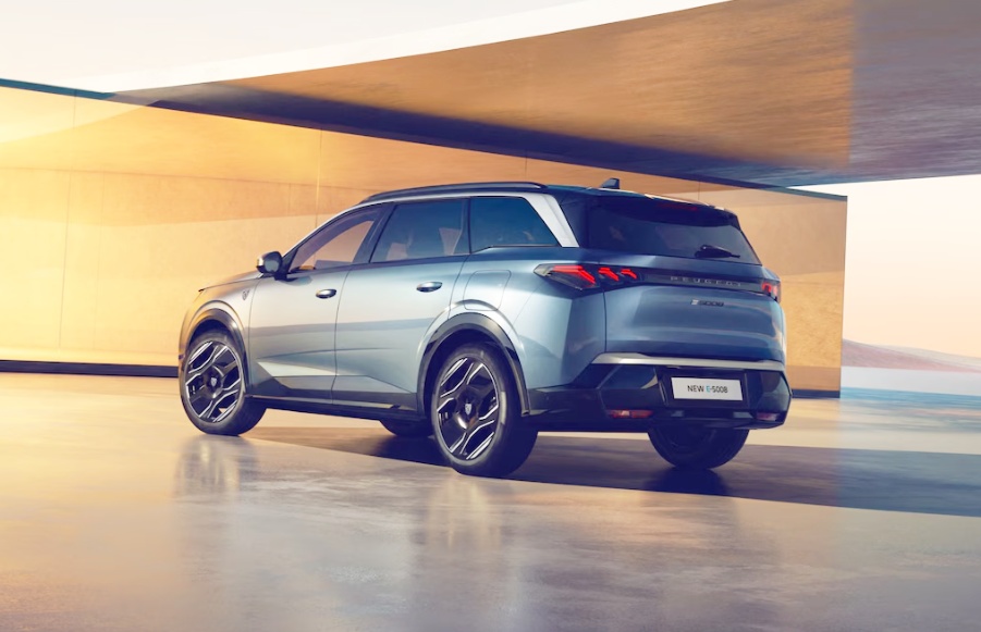 푸조 뉴 5008 하이브리드 출시