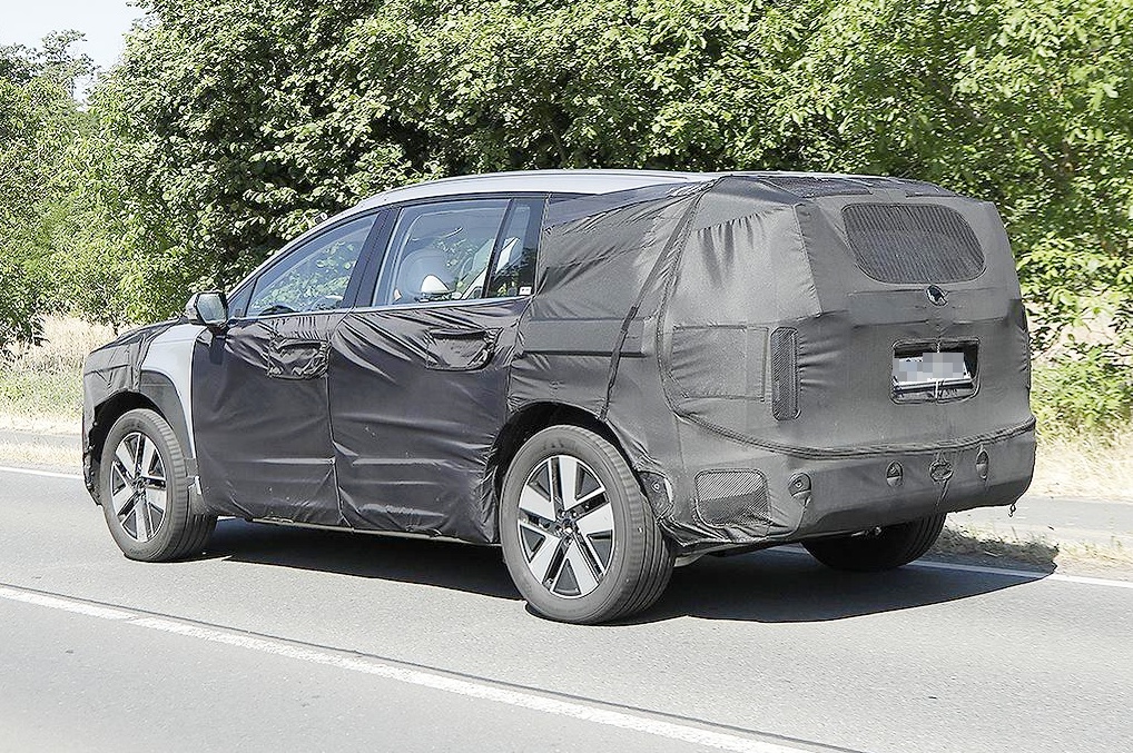 "이게 벌써 나온다고?".. 신형 아이오닉 SUV 등장에 대체 무슨 차냐 '난리' 6 현대차 아이오닉 9 스파이샷 포착