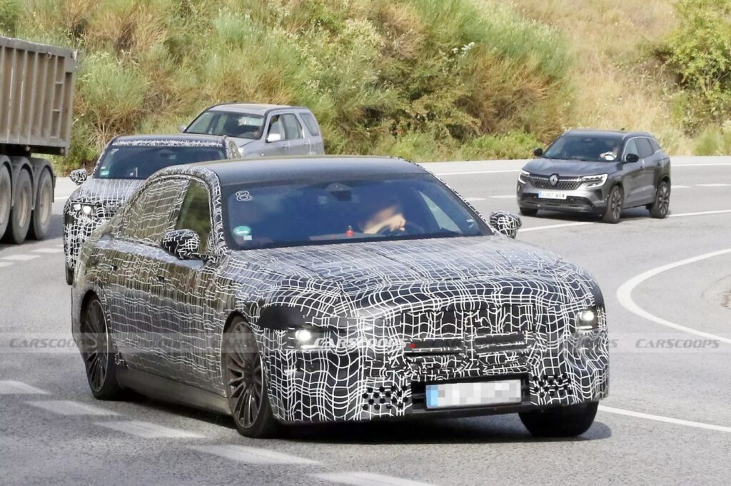 BMW 7시리즈 페이스리프트 스파이샷 포착