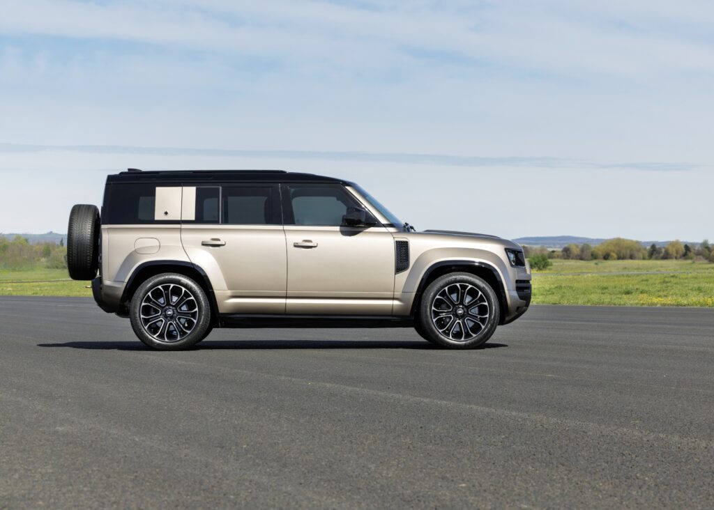 디펜더 옥타 출시