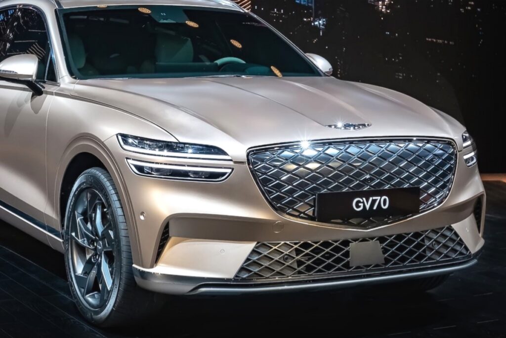 "이렇게라도 해야 팔리죠".. 할인 돌입한 GV70 전동화, 아빠들 사로잡나? 1 GV70