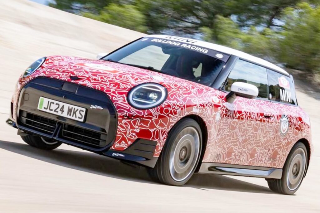 "예쁜걸 어떡해요".. 여자들이 유독 좋아하는 미니 전기차, 이 가격에 나온다 1 미니 JCW E 출시