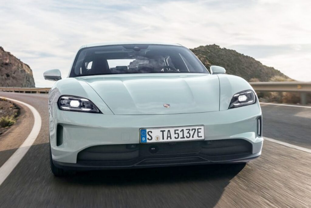 "어쩜 이럴 수 있죠?" 포르쉐 타이칸, 주행거리 공개에 '화들짝' 1 포르쉐 타이칸 출시