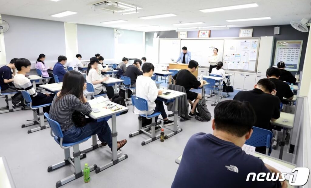 "월급 220만원이요? 안 할래요"... 유례없는 일에 전국 '초비상' 4 공무원