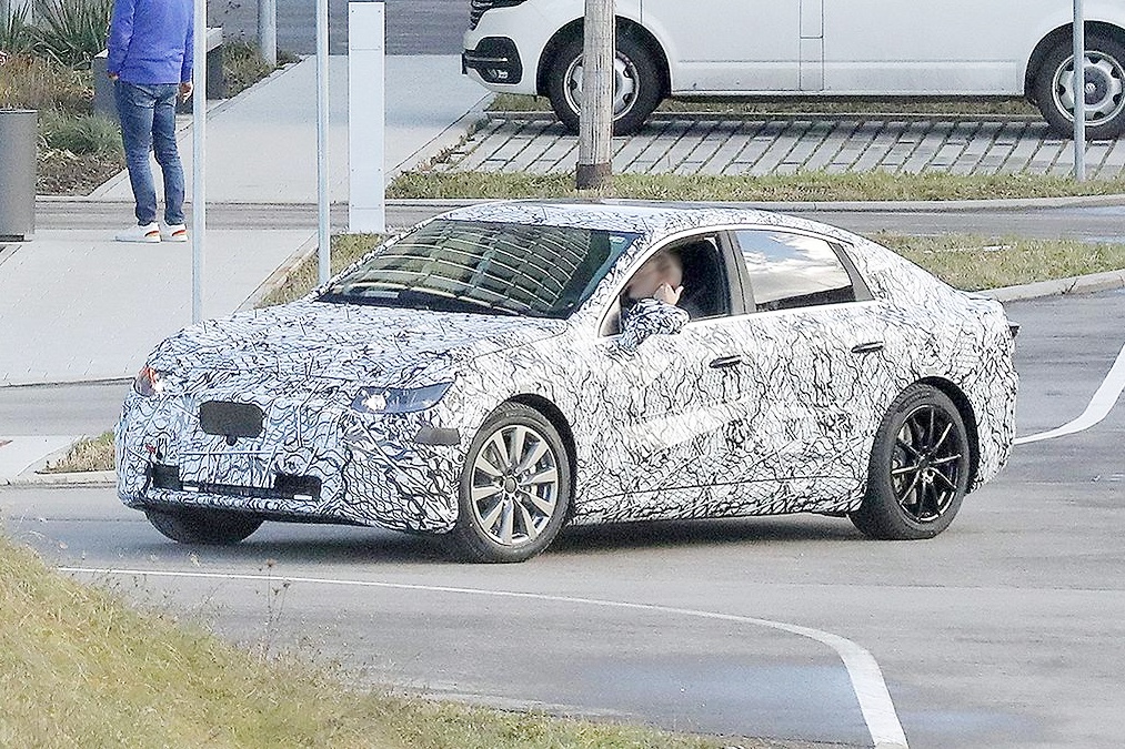 "테슬라·BMW 등골 오싹"..신차 출시 예고에 '깜짝' 5 볼보 ES60 2025년 출시