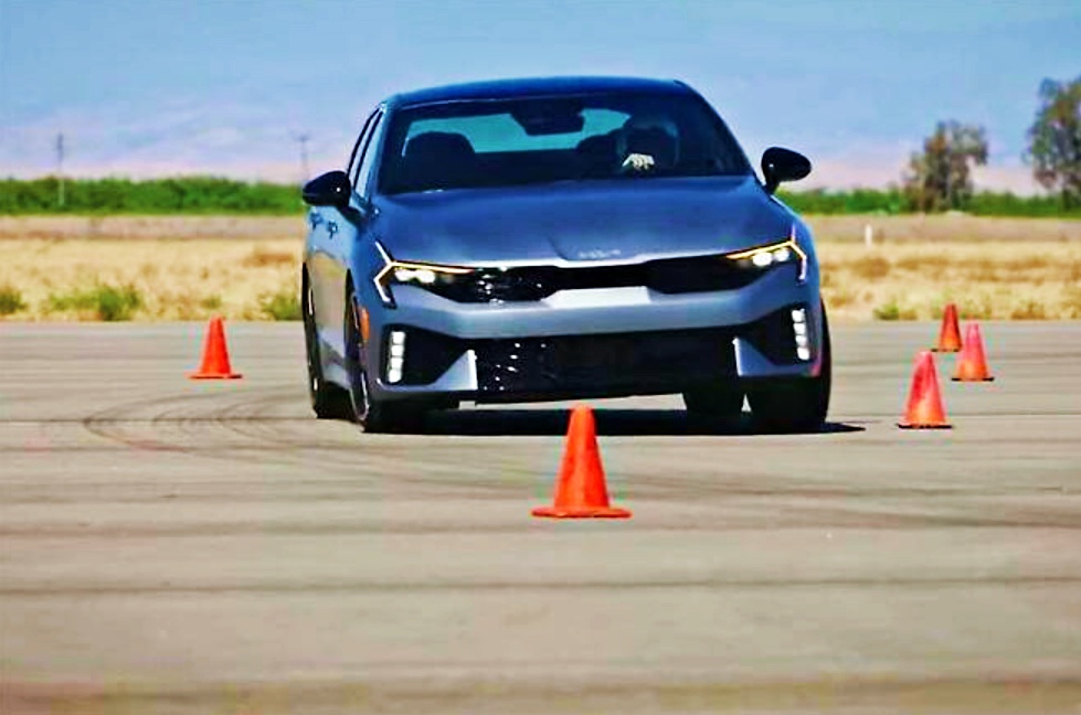 기아 K5 GT BMW 5시리즈 퍼포먼스 비교