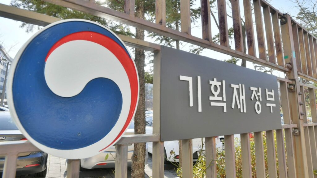 심상치 않다 싶더니... "이러다 줄줄이 터진다" 서민들 '청천벽력' 3 나라 살림