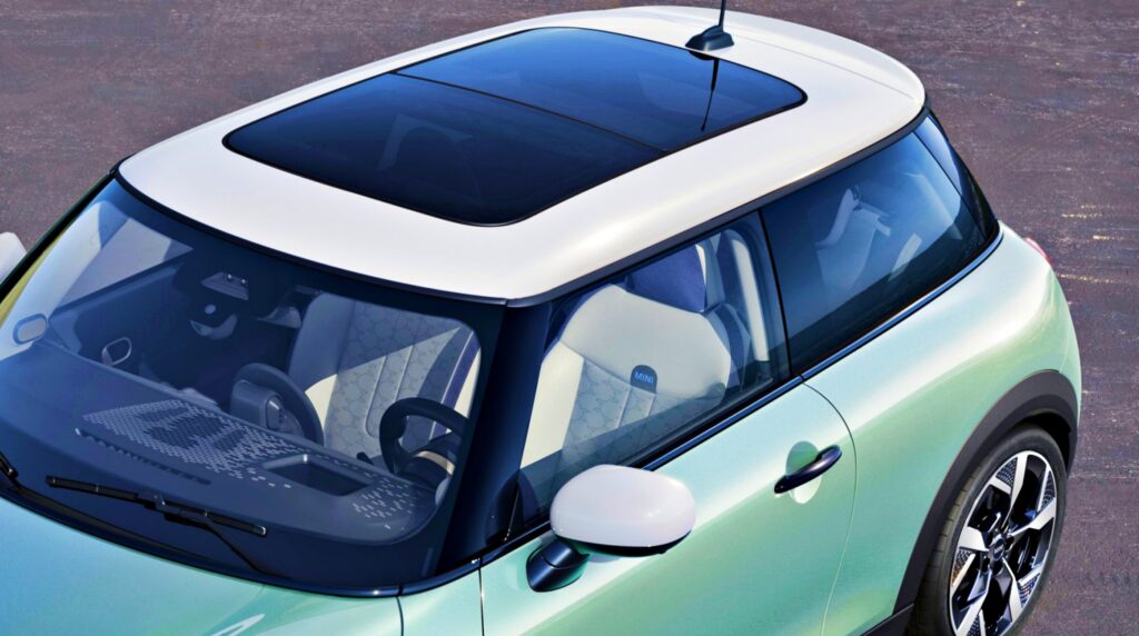 뉴 MINI 쿠퍼 C 3-도어 출시