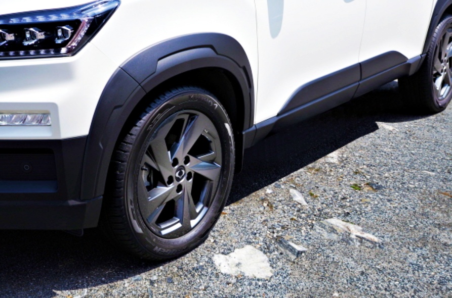 렉스턴 스포츠&칸 블랙 엣지 패키지 출시