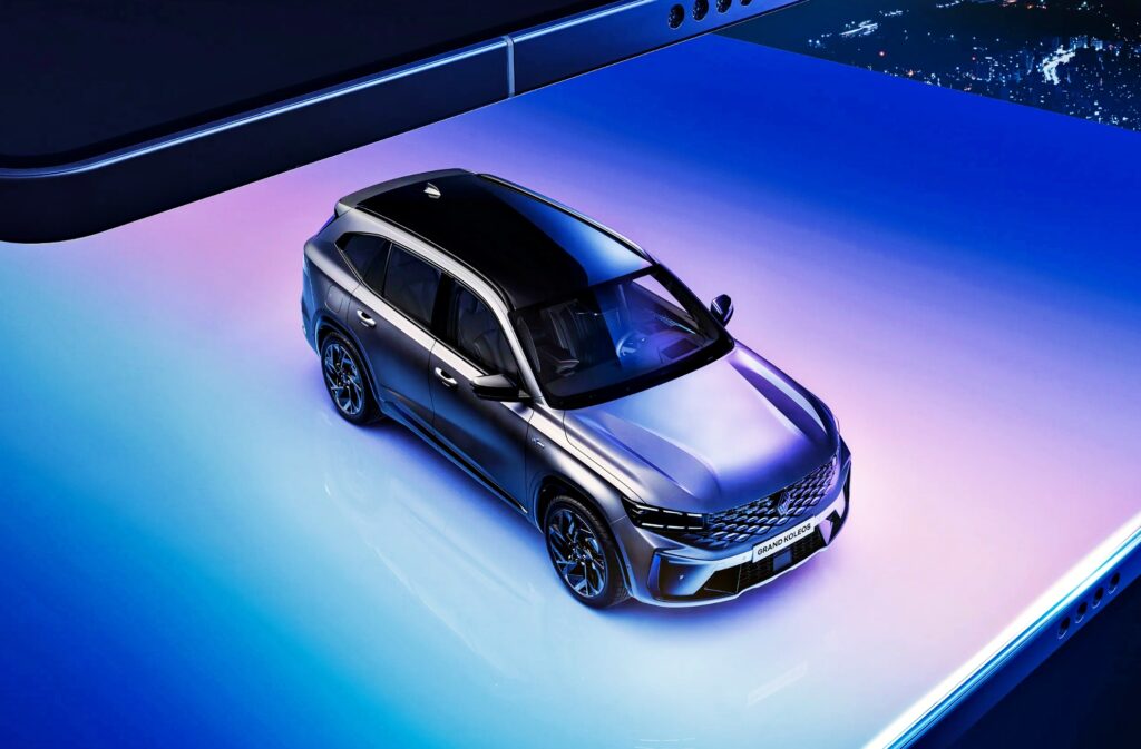 "그랜저도 K8도 아니다"..이 달의 차는 폴스타 4 5 르노 그랑 콜레오스 8월의 차