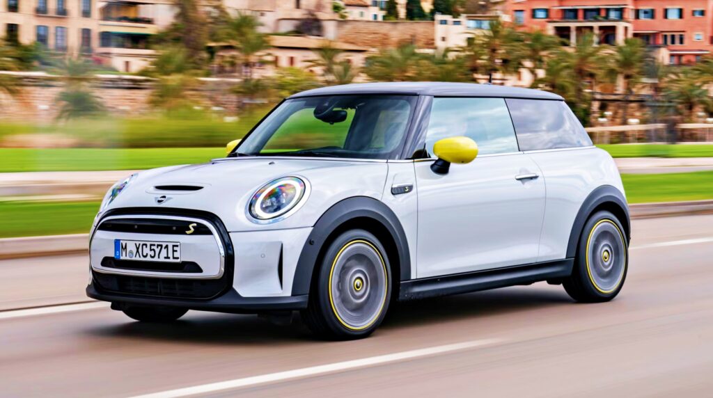 "출시한 지 얼마 됐다고"..'이 전기차'마저 그럴 줄 꿈에도 몰랐다 2 미니 쿠퍼 SE 배터리 화재 위험