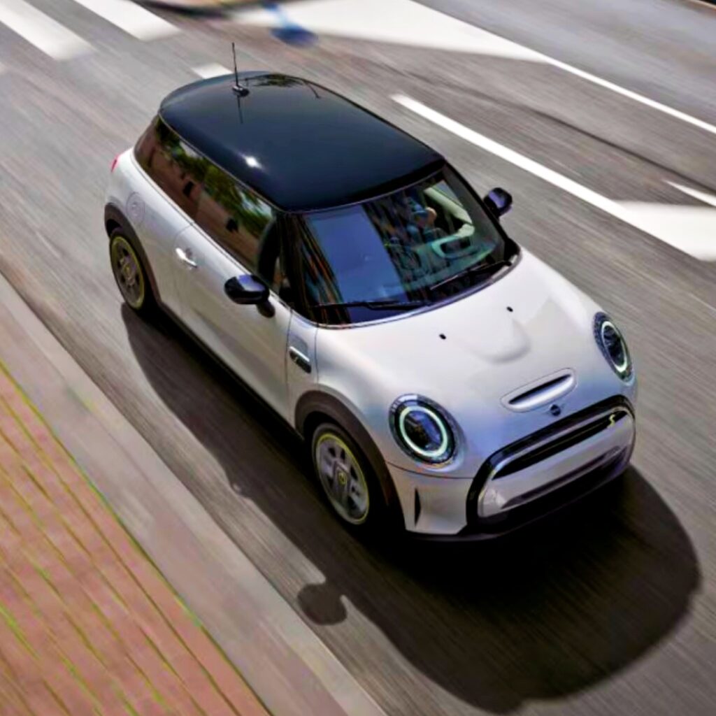 "출시한 지 얼마 됐다고"..'이 전기차'마저 그럴 줄 꿈에도 몰랐다 3 미니 쿠퍼 SE 리콜