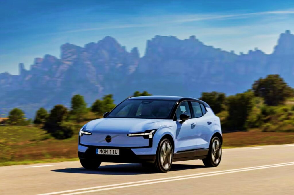 볼보 전기 세단 ES90 출시