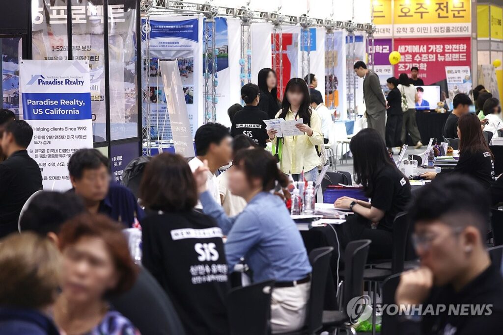 인구 소멸 심각한데 "이것도 소용없다" 막막한 상황에 사람들 '깜짝' 4 이민자