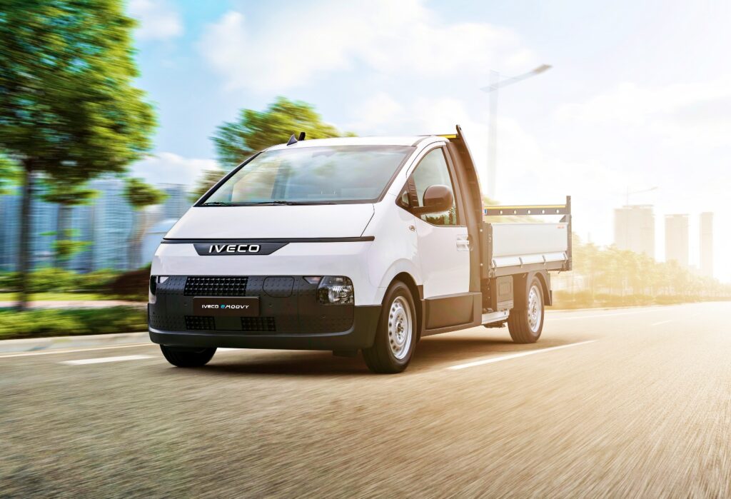 중국 차 쏟아지더니 "이대론 안 된다"..현대차, 이베코와 손 잡았다 3 이베코 e무비 주행거리