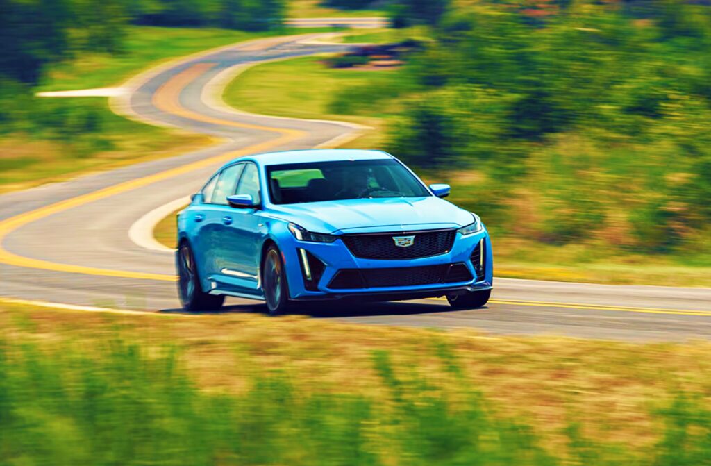 "이정도는 해야 팔려요".. 1500만원 할인 선언한 캐딜락에 '환호' 4 캐딜락 CT5-V 블랙윙 1500만원 할인