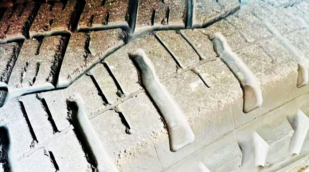 테슬라 사이버트럭 타이어 마모