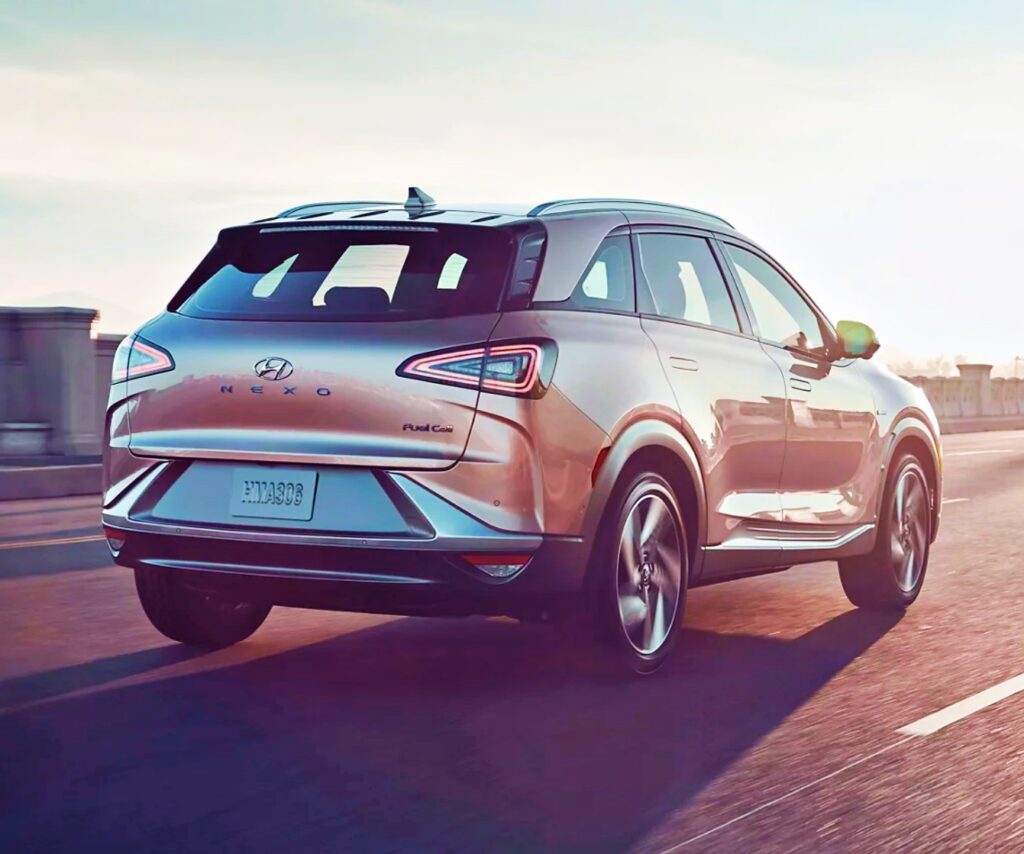 "그동안 봐온 싼타페가 아닌데?" 갑자기 등장한 현대 수소 車에 반응 '초대박' 5 현대차 넥쏘 풀체인지 주행거리