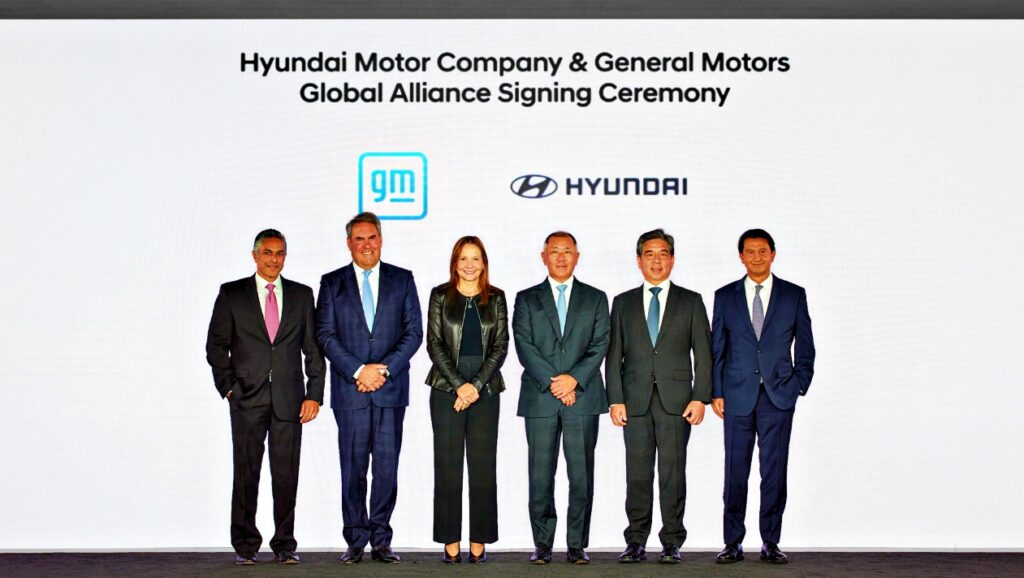 "카니발 잠깐만요" 아빠들 선택지 늘었다.. 4천만 원대 현대 미니밴 출시 7 현대차 GM MOU 체결