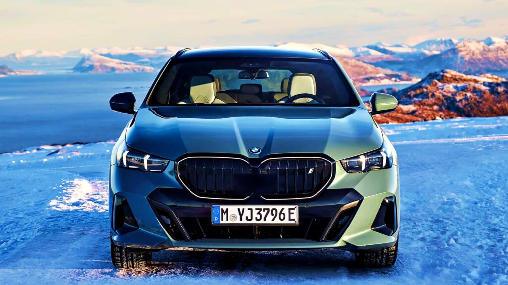 BMW 신형 5시리즈 투어링 하이브리드 공개