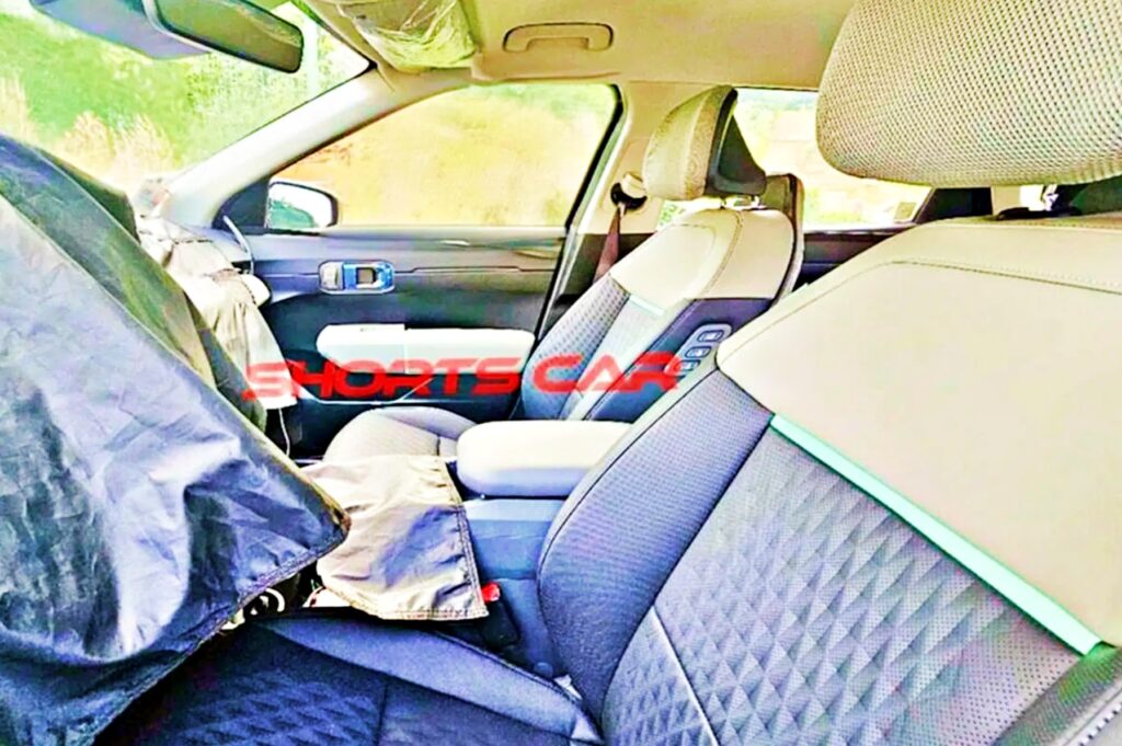 기아 EV4 실내 스파이샷