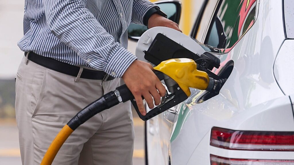 '싼 게 최고'라고 좋아했는데 "사흘에 한 곳씩 사라진다"... 대체 무슨 일이 2 주유소