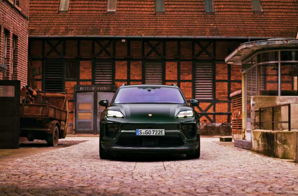 이렇게 바뀌면 살 사람 있나 했는데 "결국 출시한 전기차" 2 포르쉐 마칸 EV 배터리