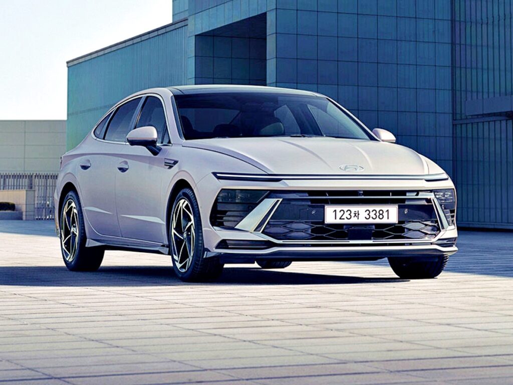 '단종이라던 車' 확 바뀌더니 "화려하게 부활했다".. 판매량 57% 증가 2 현대차 쏘나타 디자인