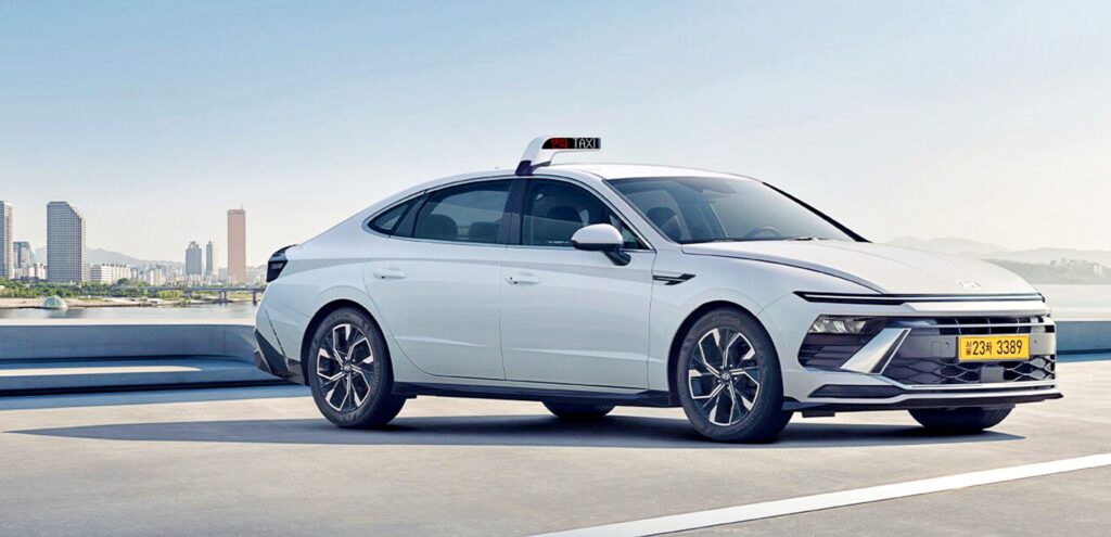 '단종이라던 車' 확 바뀌더니 "화려하게 부활했다".. 판매량 57% 증가 3 현대차 쏘나타 택시 판매량