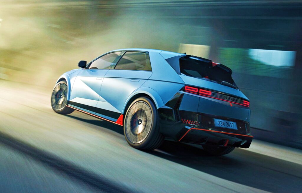 따라만 가던 현대가 "확 달라졌다".. 예상못한 '반전'에 극찬 4 현대차 아이오닉 5N, 테슬라 모델 3 비교