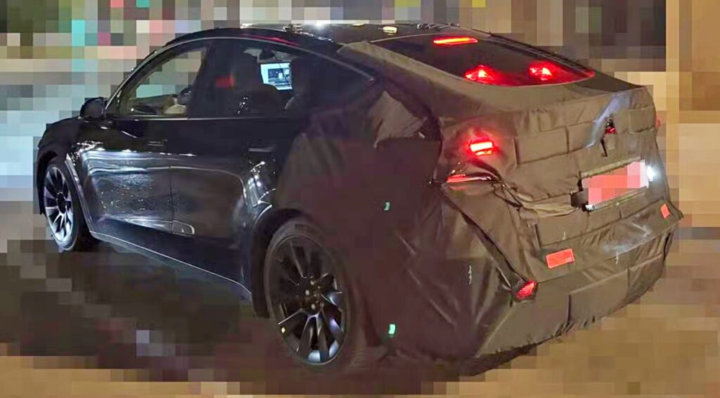 "어떻게 이럴 수가" 테슬라가 숨겨놓은 비밀스러운 신차 공개됐다 3 테슬라 모델 Y 주니퍼 출시
