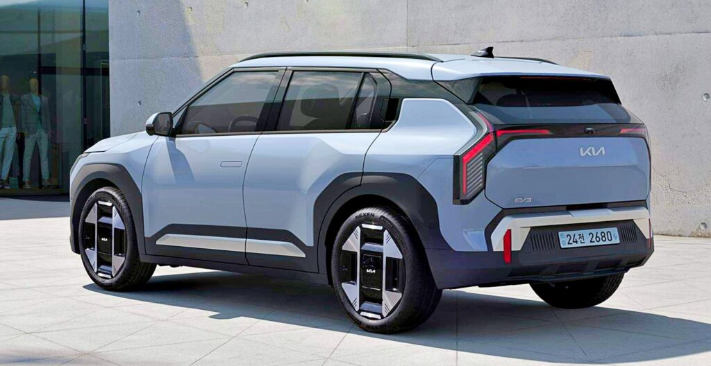 출시 하기도 전인데 "벌써 한국 車에 반했다"... 최고의 차 뭐길래 4 기아 EV3 2024 골든 스티어링 휠 어워드