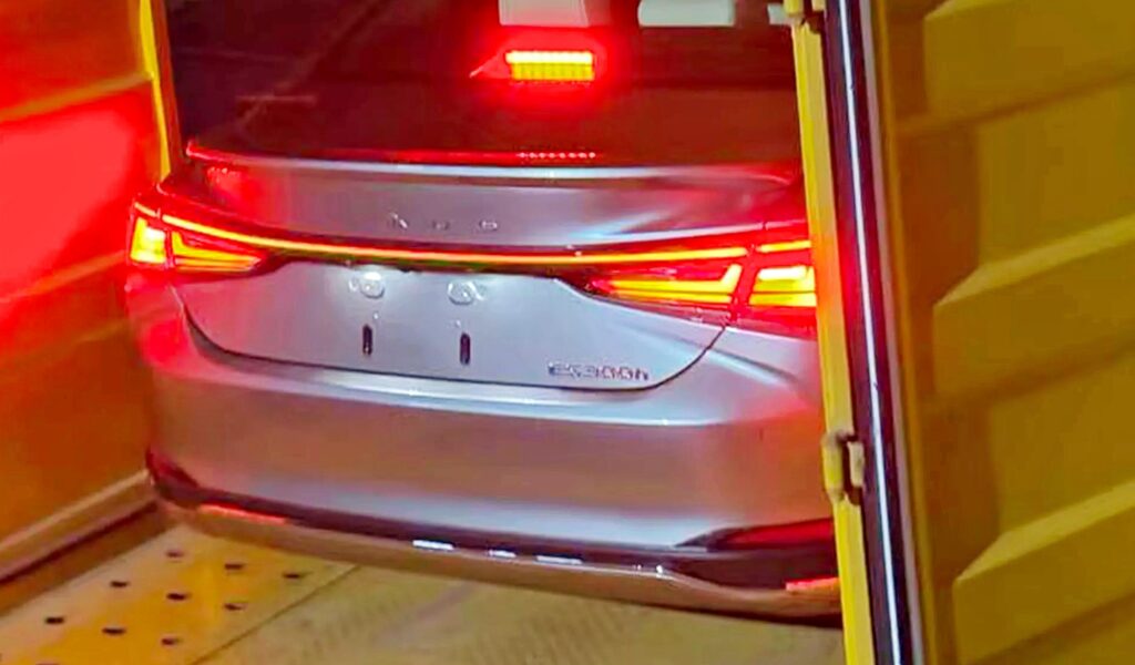 렉서스 ES 2차 페이스리프트 출시